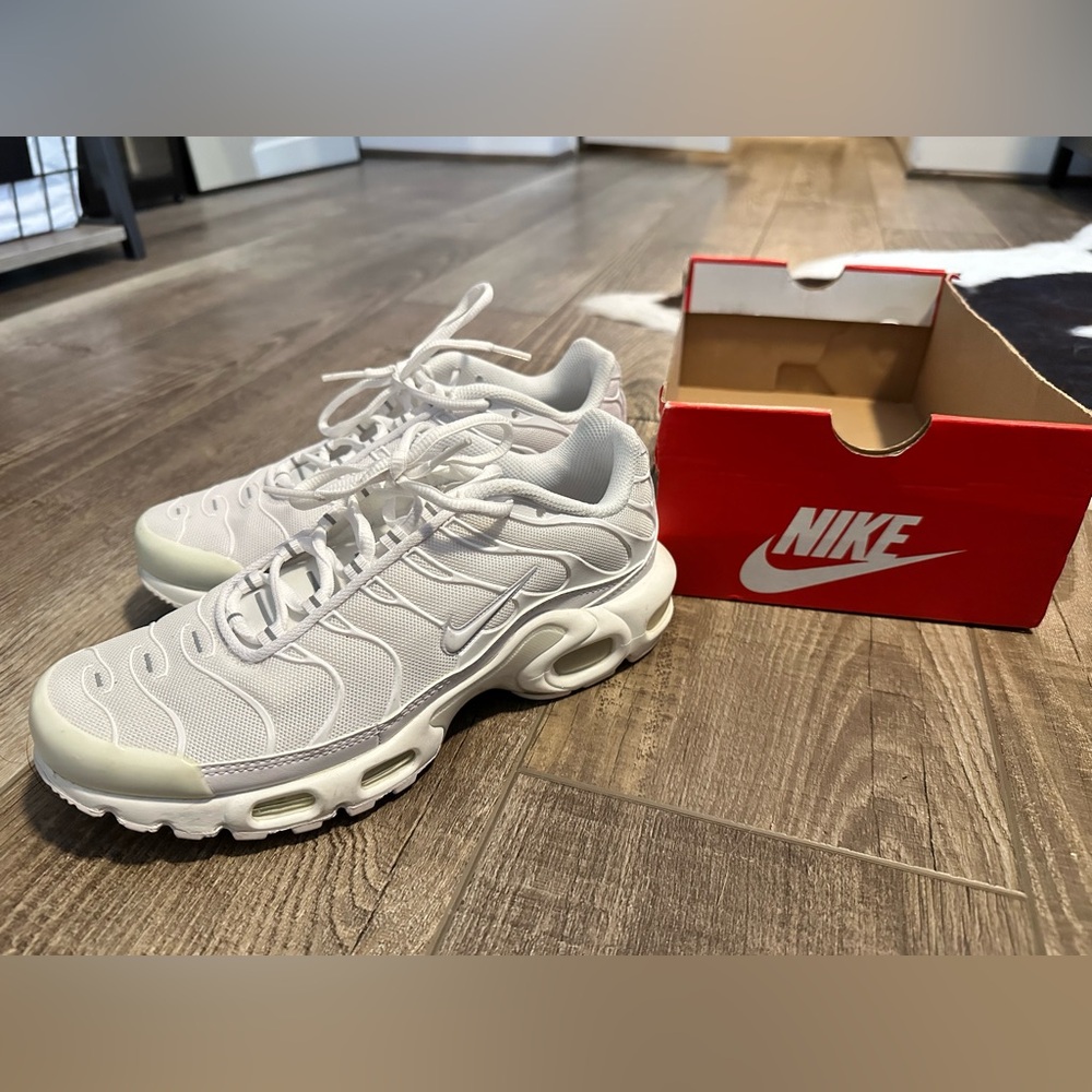 Nike Women’s Air Max Plus size 7